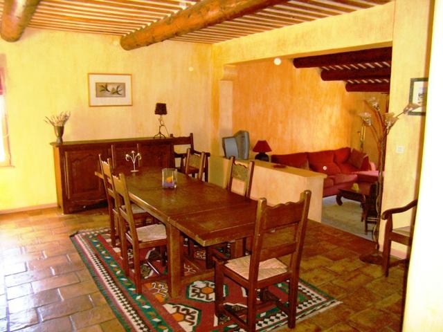 Maison récente proche d'un des plus beaux villages du Luberon  
